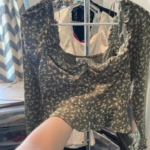 Green Long Sleeve Floral Cropped Blouse